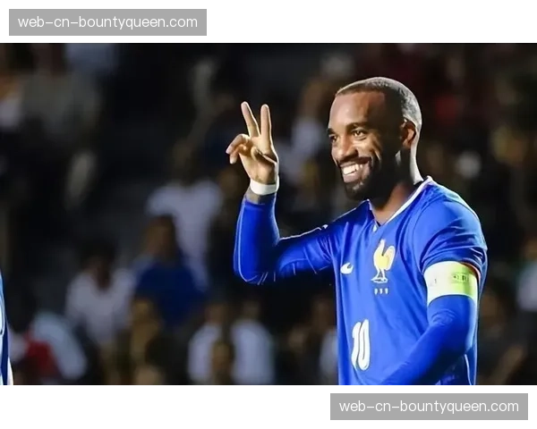 官方：里昂前锋拉卡泽特因腿筋伤势将缺席三月剩余赛事