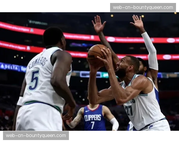 赛后更衣室:快船球员透露,最后时刻的边线球战术本有另一套备选方案。